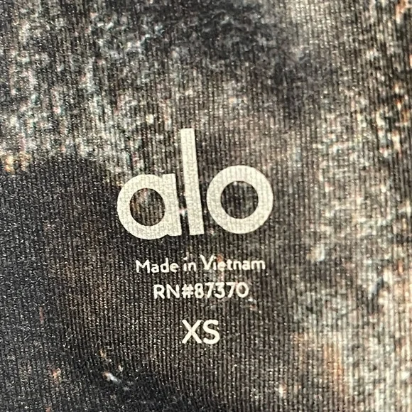 ALO Crop Leggings EUC - Picture 4 of 4